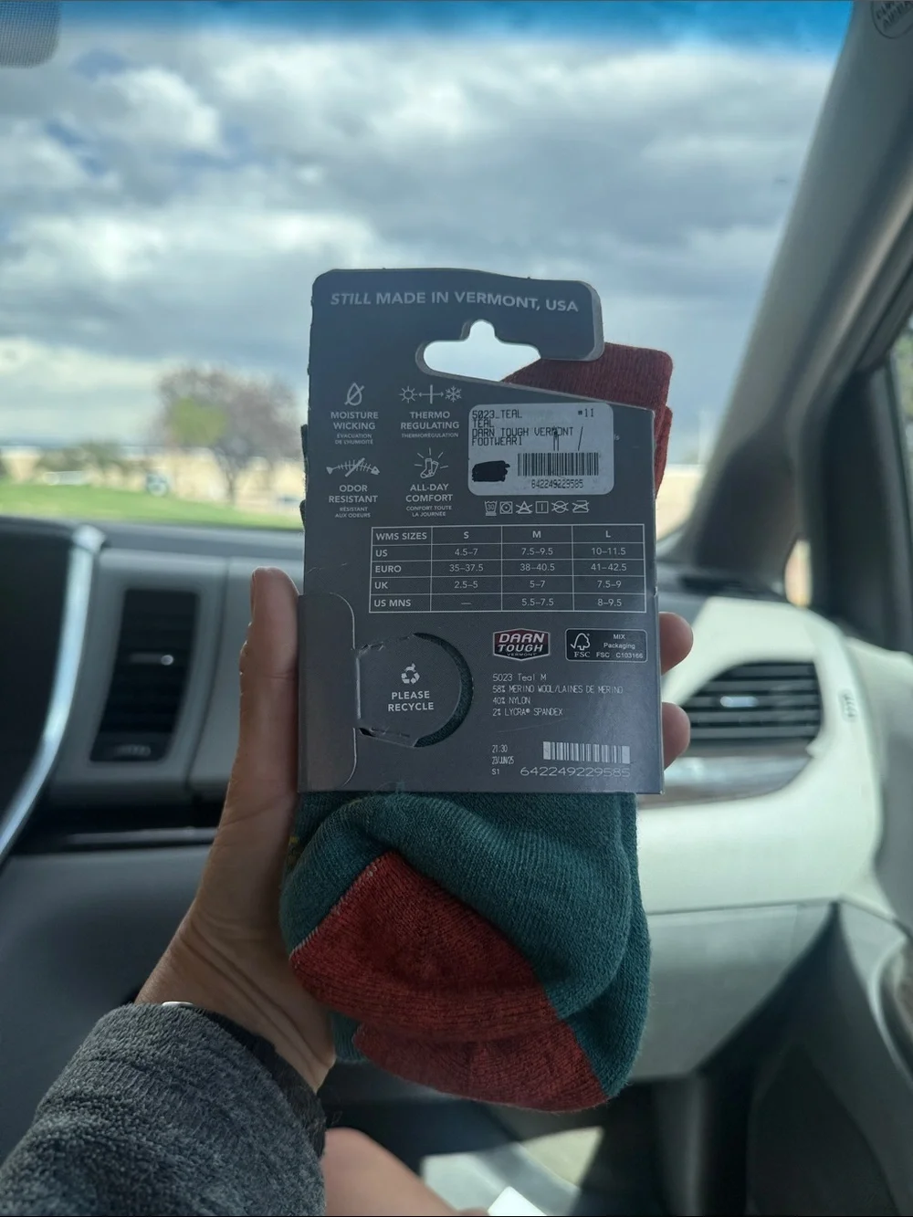 NWT Darn Tough Women’s Medium Hiking Socks - Picture 2 of 4